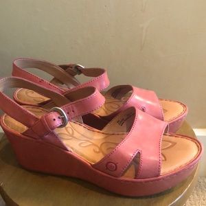 Born wedge sandals. Size 8. Very good condition.